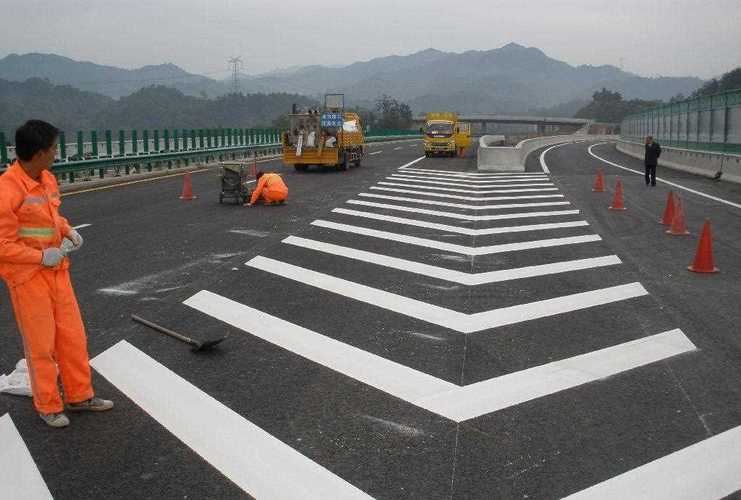 道路標線 交通安全的無聲語言
